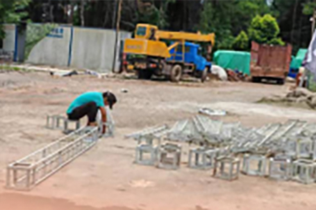 桁架下的堅守：高溫下的不屈意志