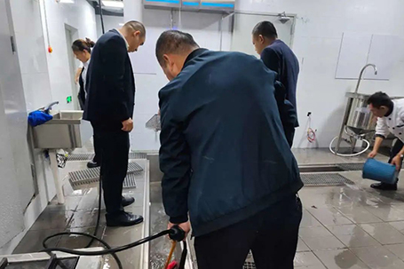 家人齊心協(xié)力，開啟“新”體驗